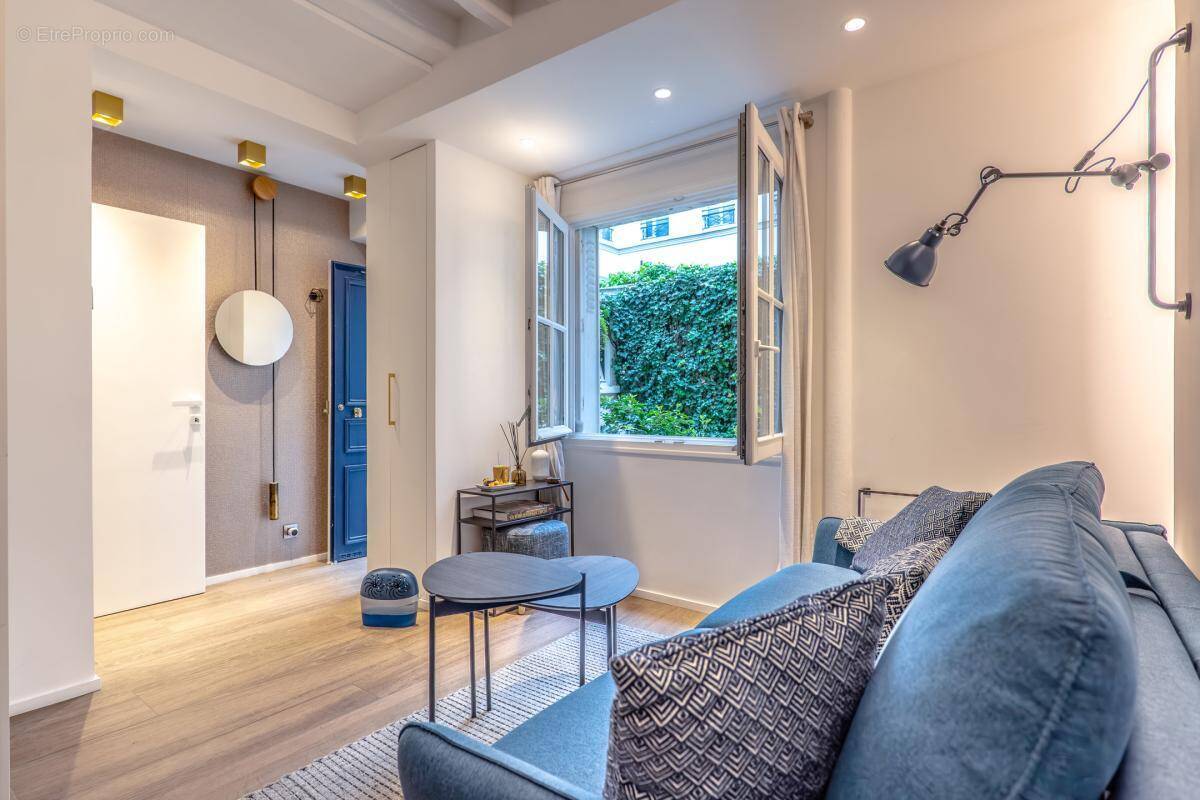 Appartement à PARIS-1E