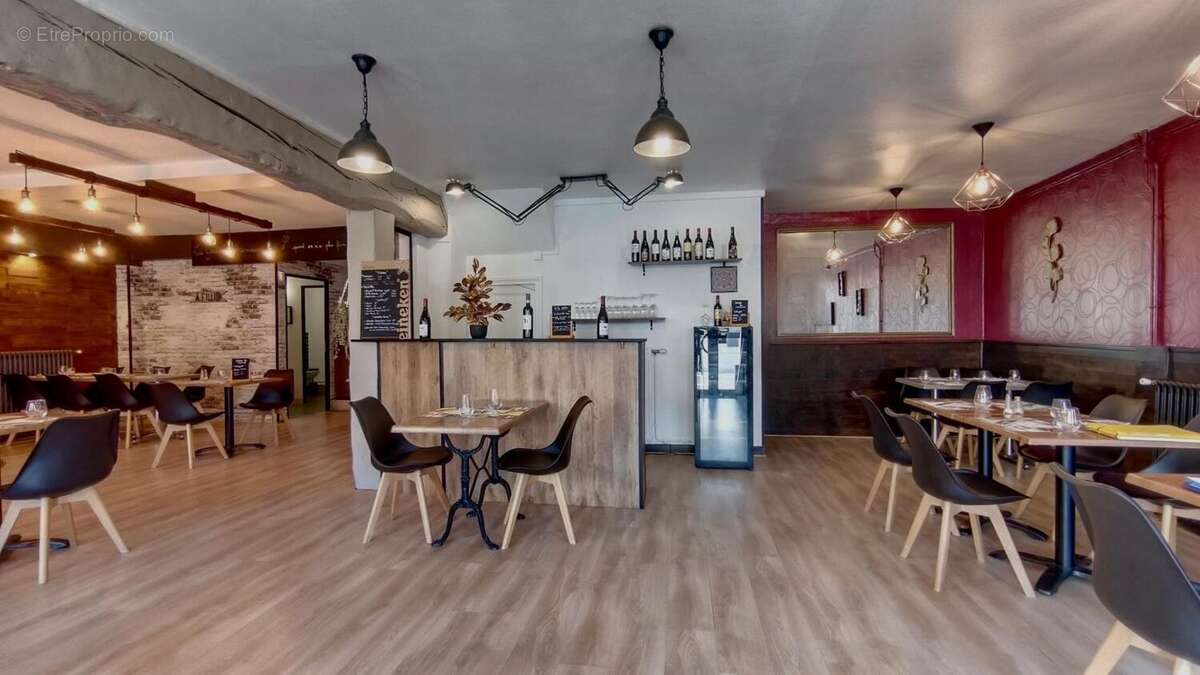 Commerce 376 m² à Saint-Martin-La-Garenne  - photo 3