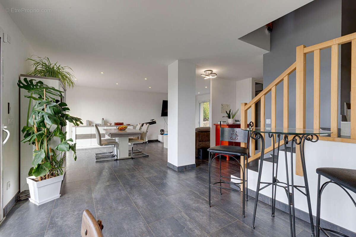 Maison à SAINT-CERGUES