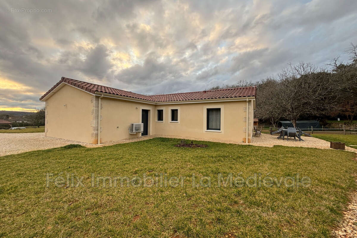 Maison à CARSAC-AILLAC