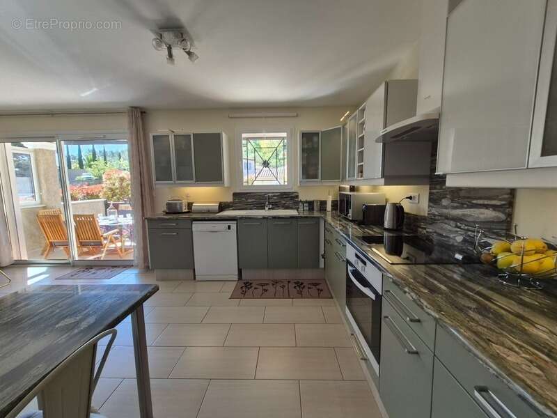 Maison à SOLLIES-VILLE