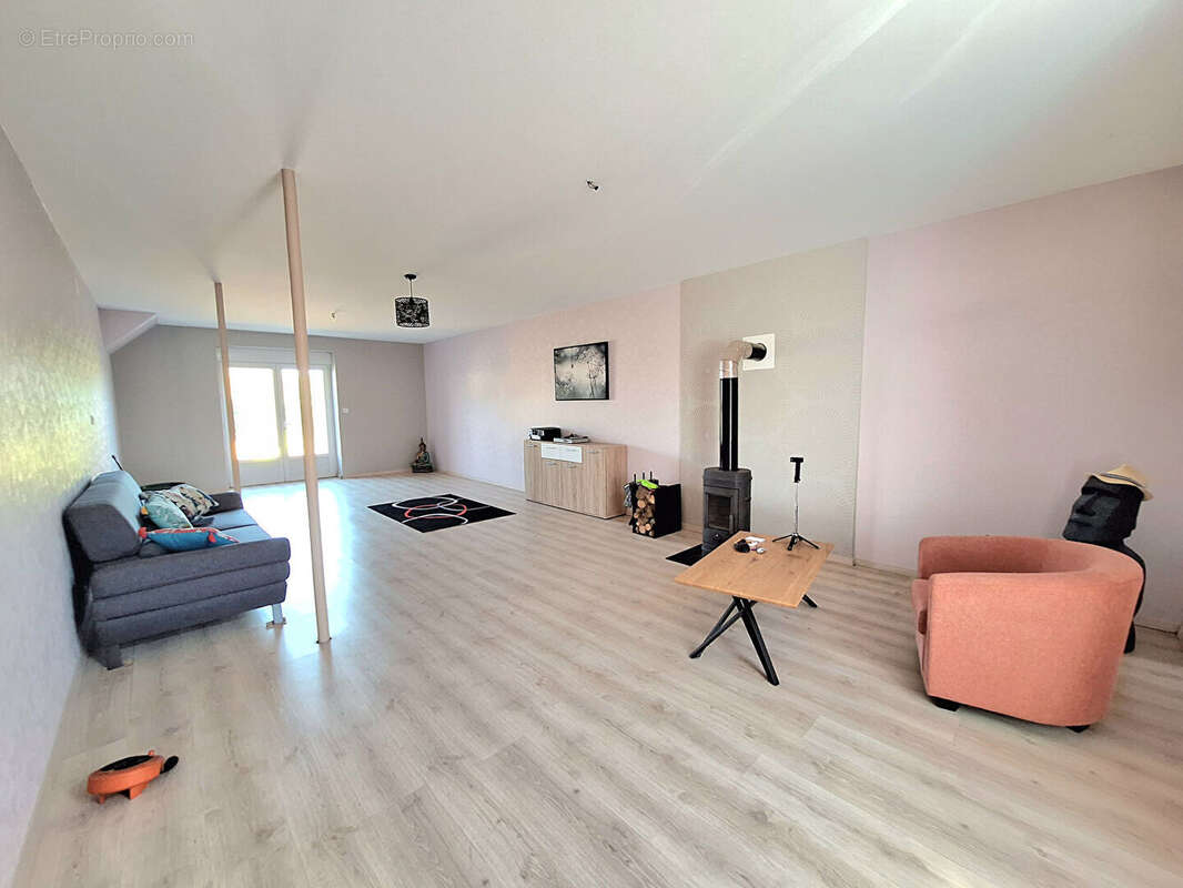 A vendre Grande maison à fort potentiel à Doyet - photo 3