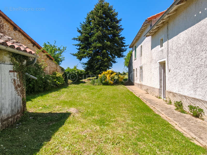 Maison à RUFFEC