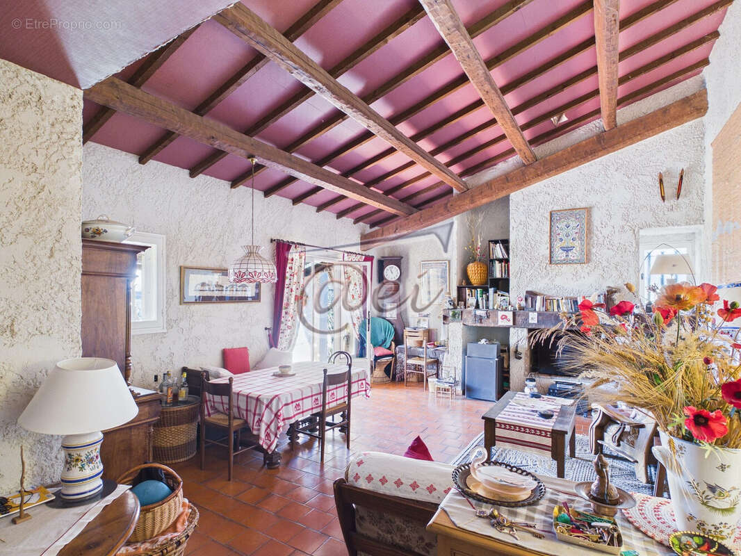 Maison à TAVERNES