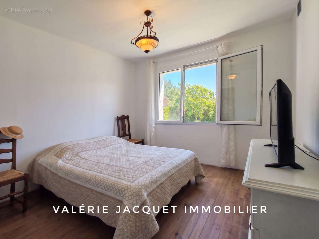 À Moulin-Neuf, maison rénovée en 2025 avec vie de plain-pied et grand terrain constructible - photo 8