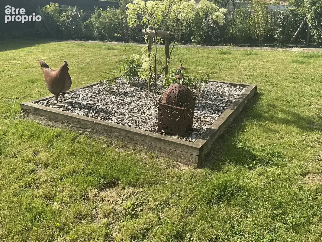 Maison offrant de belles prestations dans un cadre verdoyant et calme - photo 6