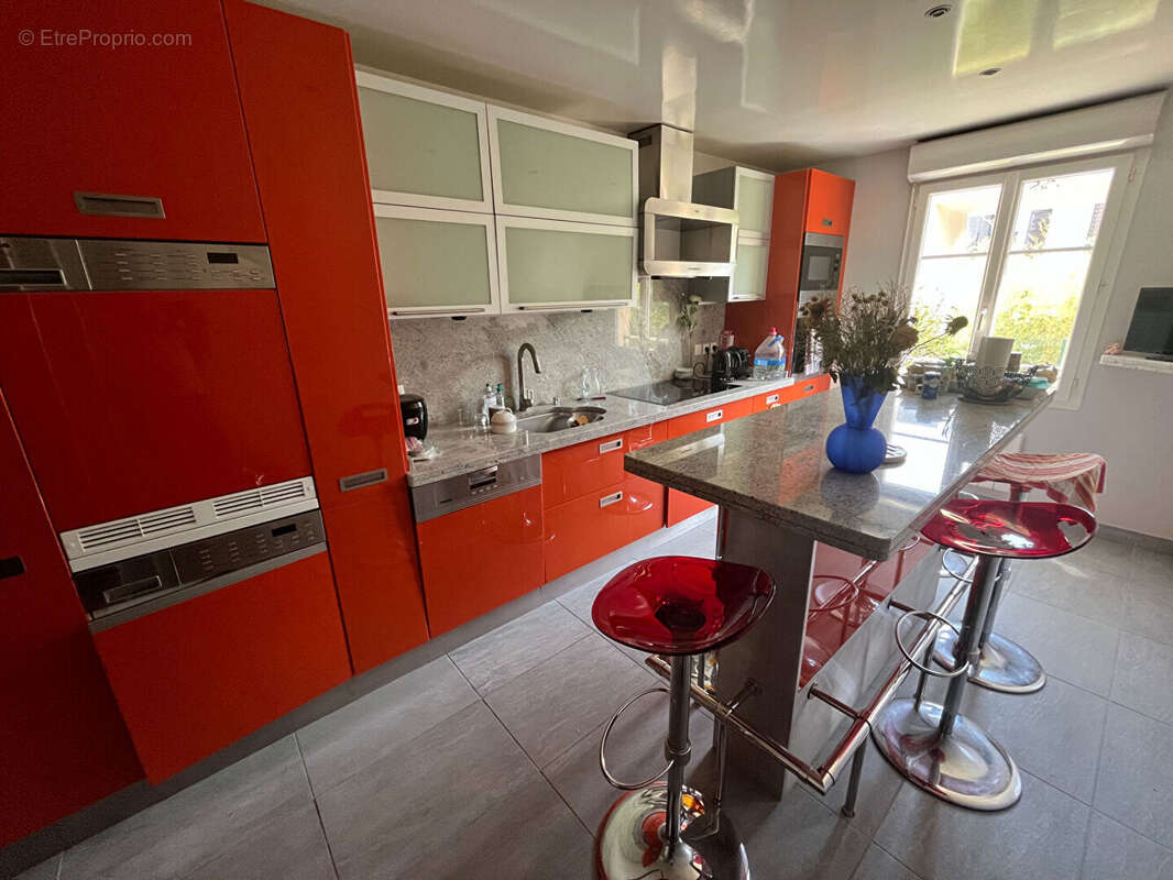 Rare à la vente 5 pièces 160 m² au calme traversant 2 balcons - photo 3
