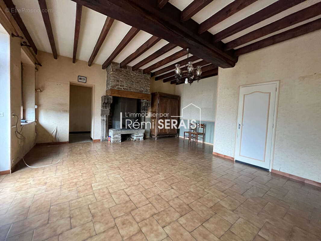 Passais Village : Ancien corps de ferme sans voisinage, dépendances et mare - photo 2