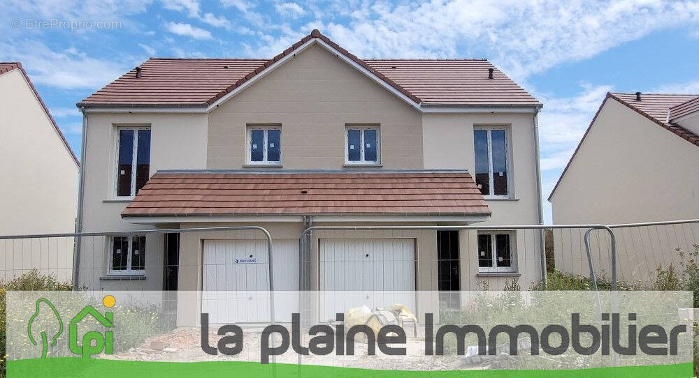 Maison à COLLEVILLE-MONTGOMERY