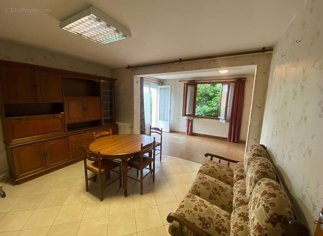 Maison de ville avec 4 chambres, garage et extérieur - photo 3