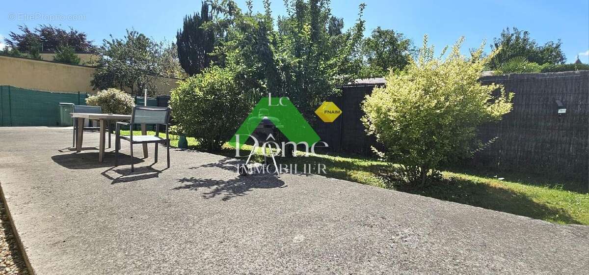 Maison à VALLANGOUJARD