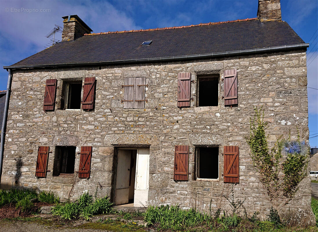 Maison à SAINT-NICOLAS-DU-PELEM