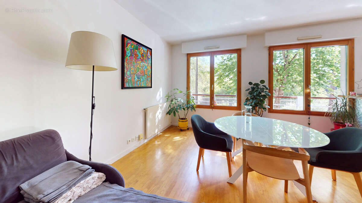 Appartement à PARIS-19E