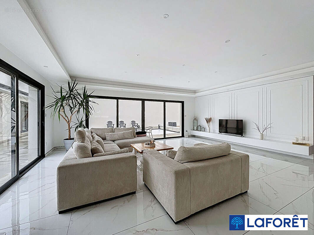 Maison à IS-SUR-TILLE