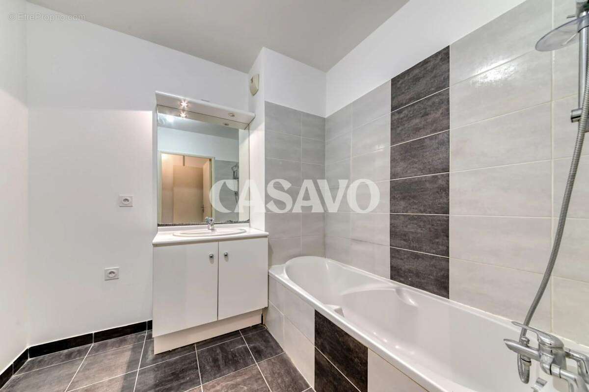 Appartement à DECINES-CHARPIEU