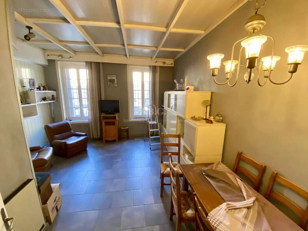 Appartement à MARSEILLE-7E