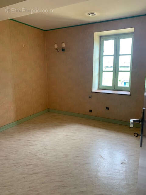 Maison à MONTREUIL-POULAY