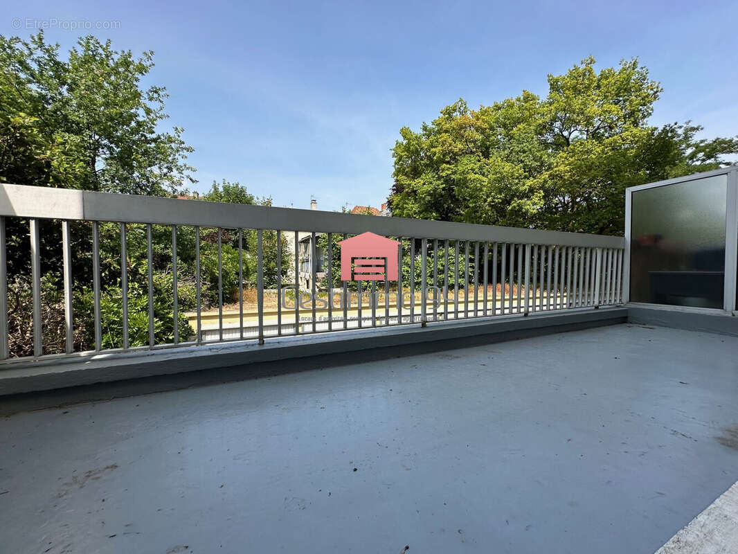 Appartement à FONTENAY-SOUS-BOIS