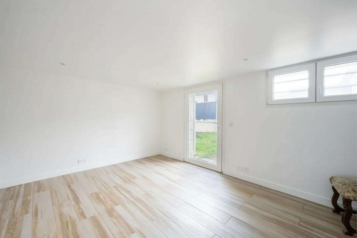 Maison à MAURECOURT