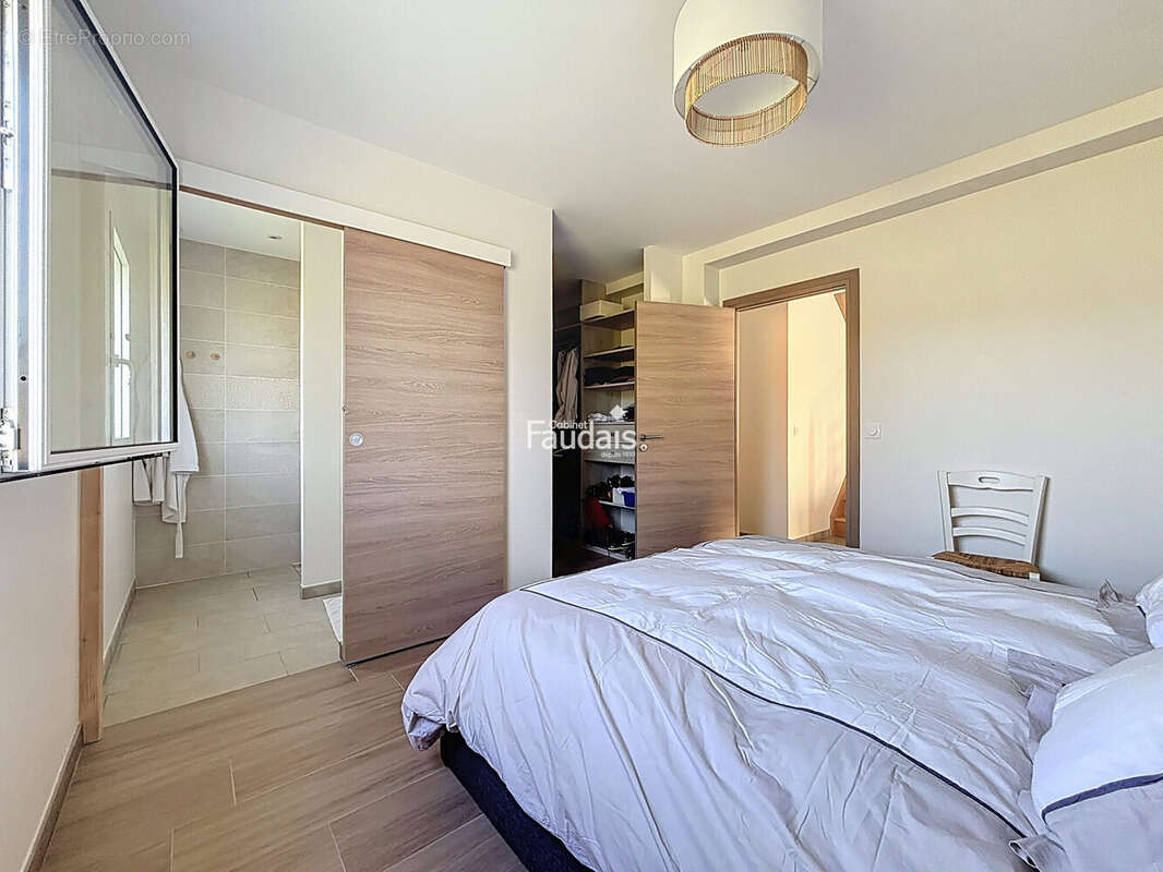 Maison 117 m² à Moyon  - photo 9