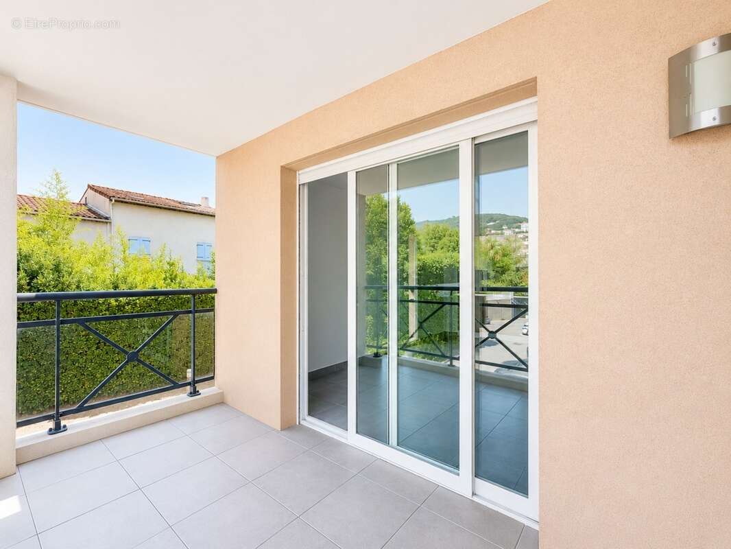 Grasse – Appartement T3 de 60 m² avec terrasse, garage et parking - photo 4