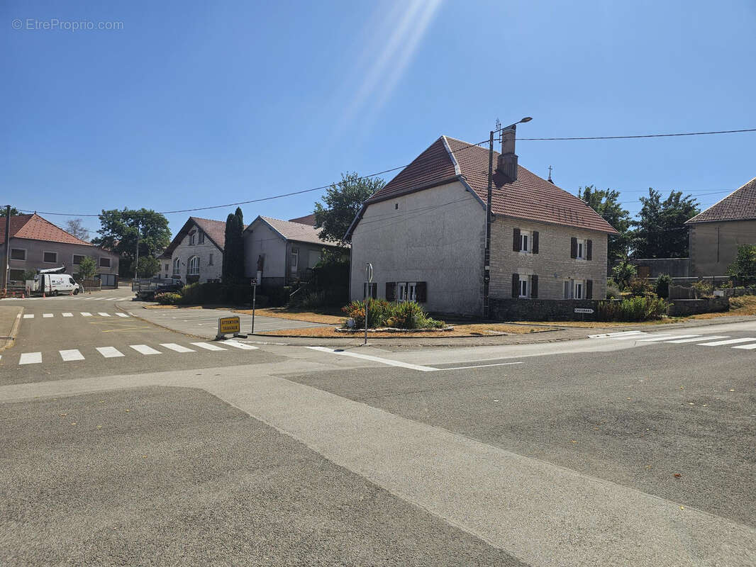 Maison centre de village. - photo 19