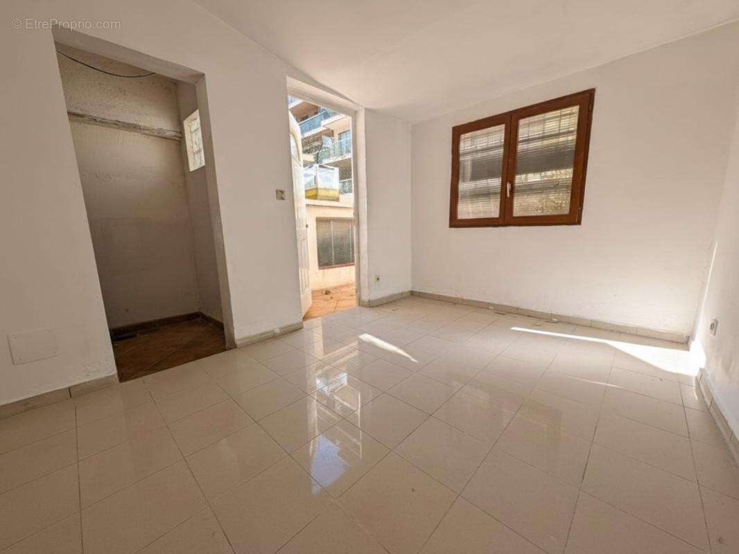 Appartement à MARSEILLE-5E