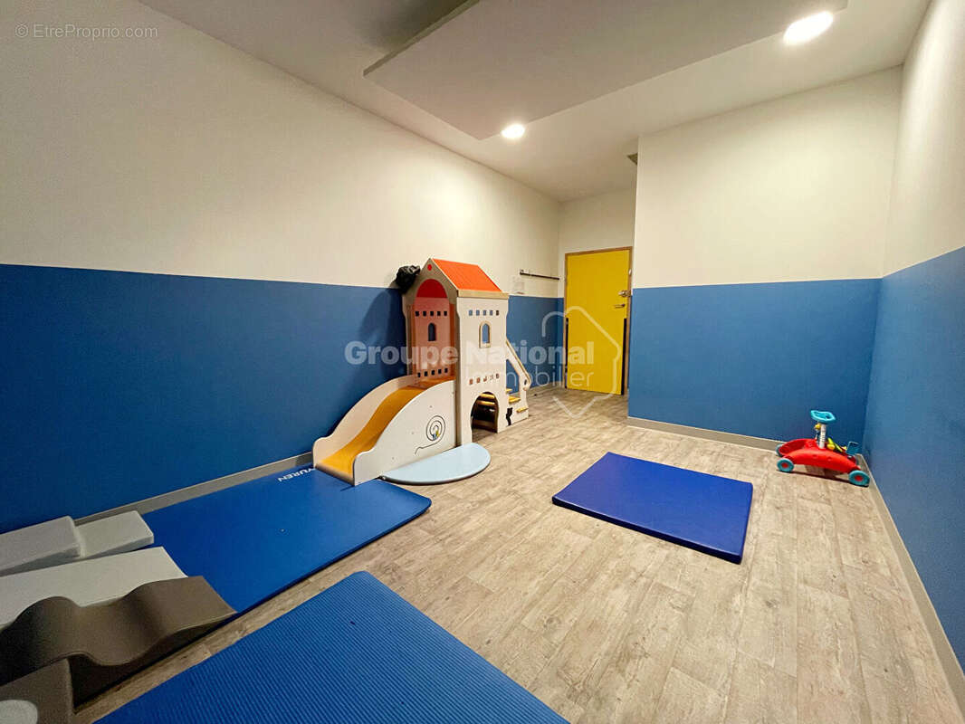 Local commercial (180m²) - Miramas - photo 9