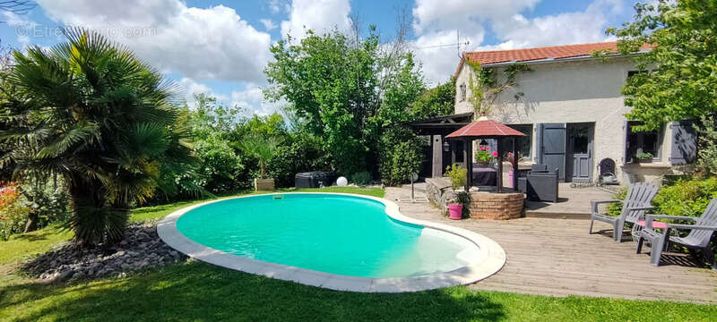 Maison à MARTRES-SUR-MORGE