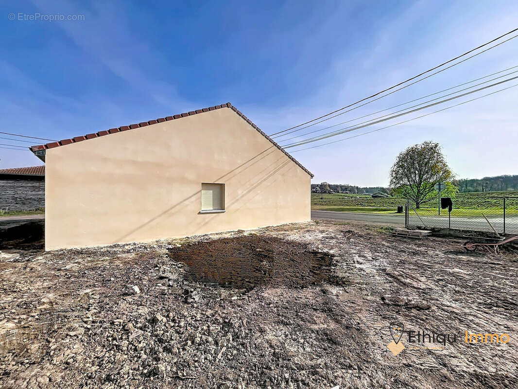 Maison à LOUZE