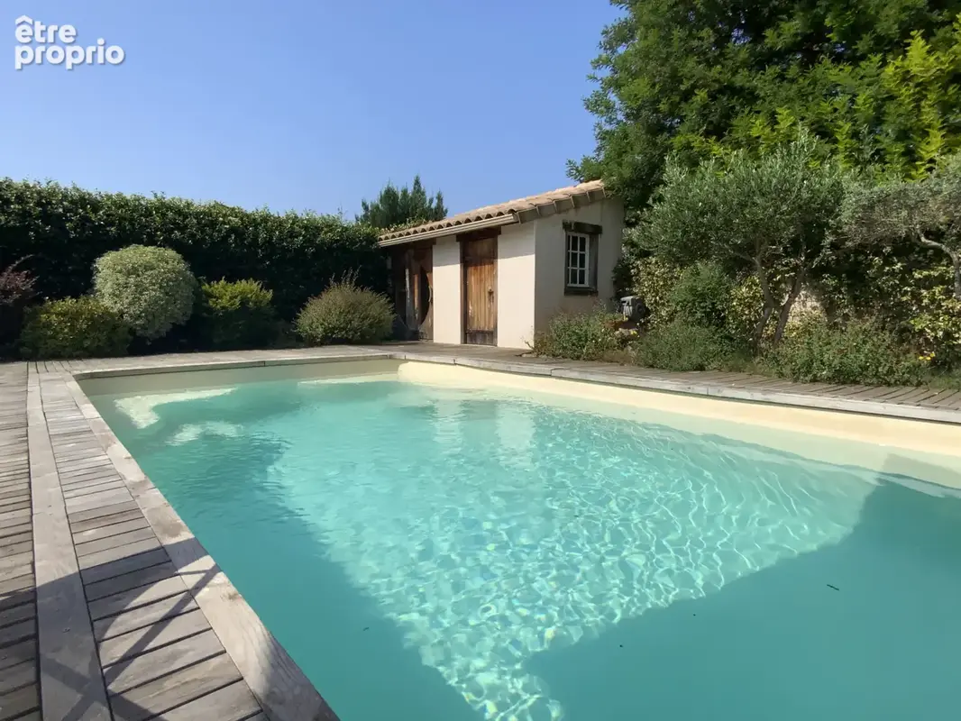 Maison de plain pied de 148 m2 avec piscine et T2 indépendant sur terrain de 1000 m2. - photo 6
