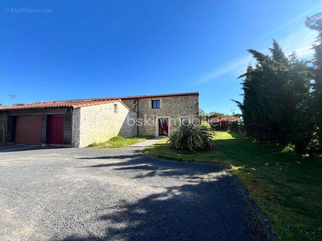 Maison à LE LOROUX-BOTTEREAU