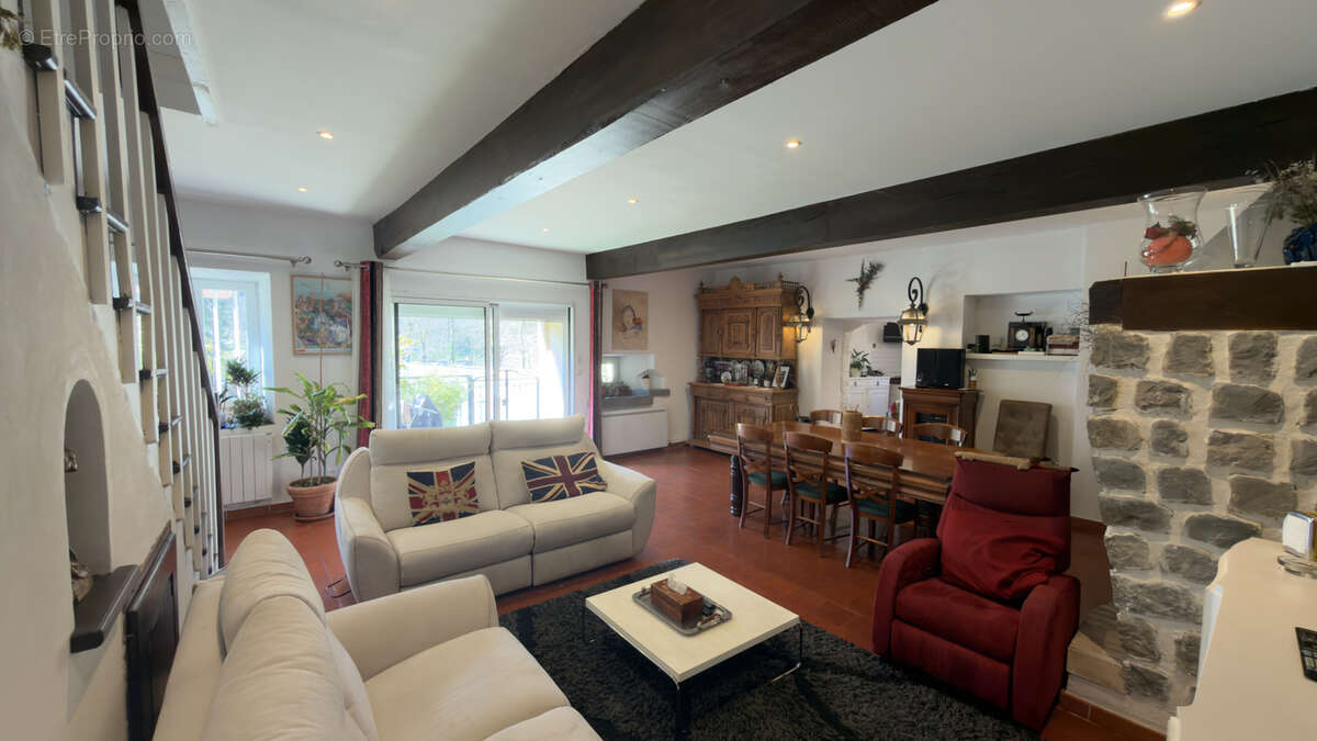 Maison à COMBOVIN