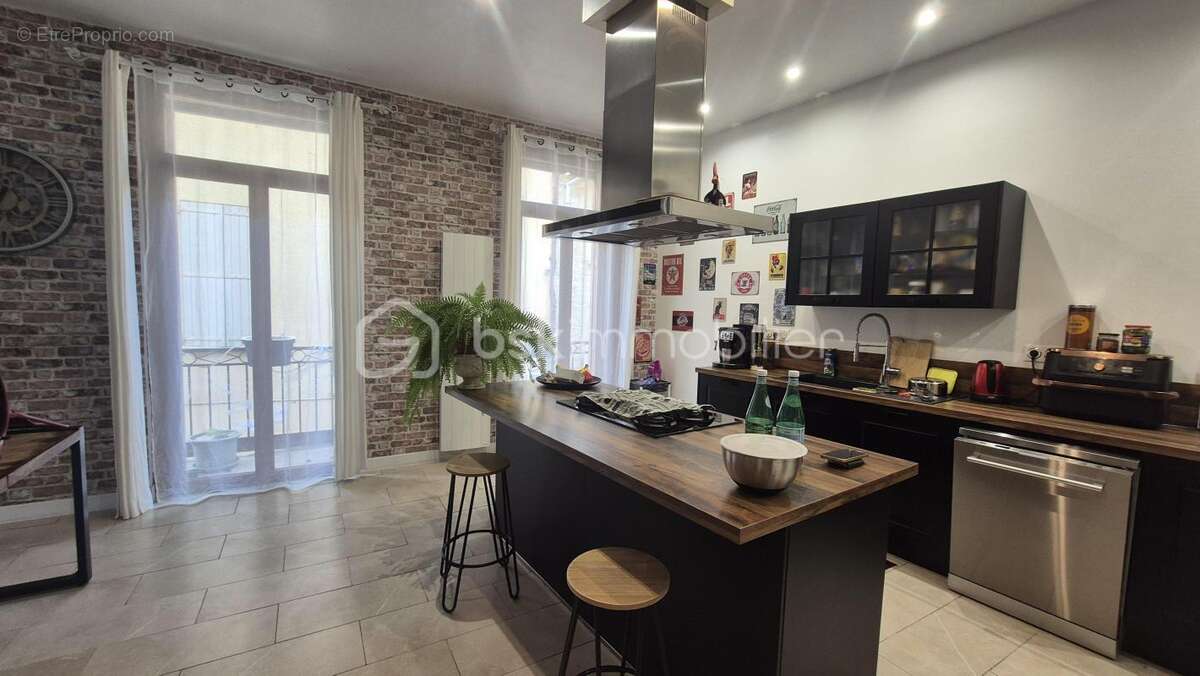 A vendre maison de maitre renovee deux faces de 183m² a baixas - centre ville - proche des commerces - terrasse - quatre chambre - photo 2