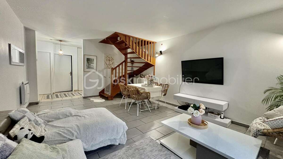 Duplex f4 sur la commune de ris-orangis (91130) - photo 2