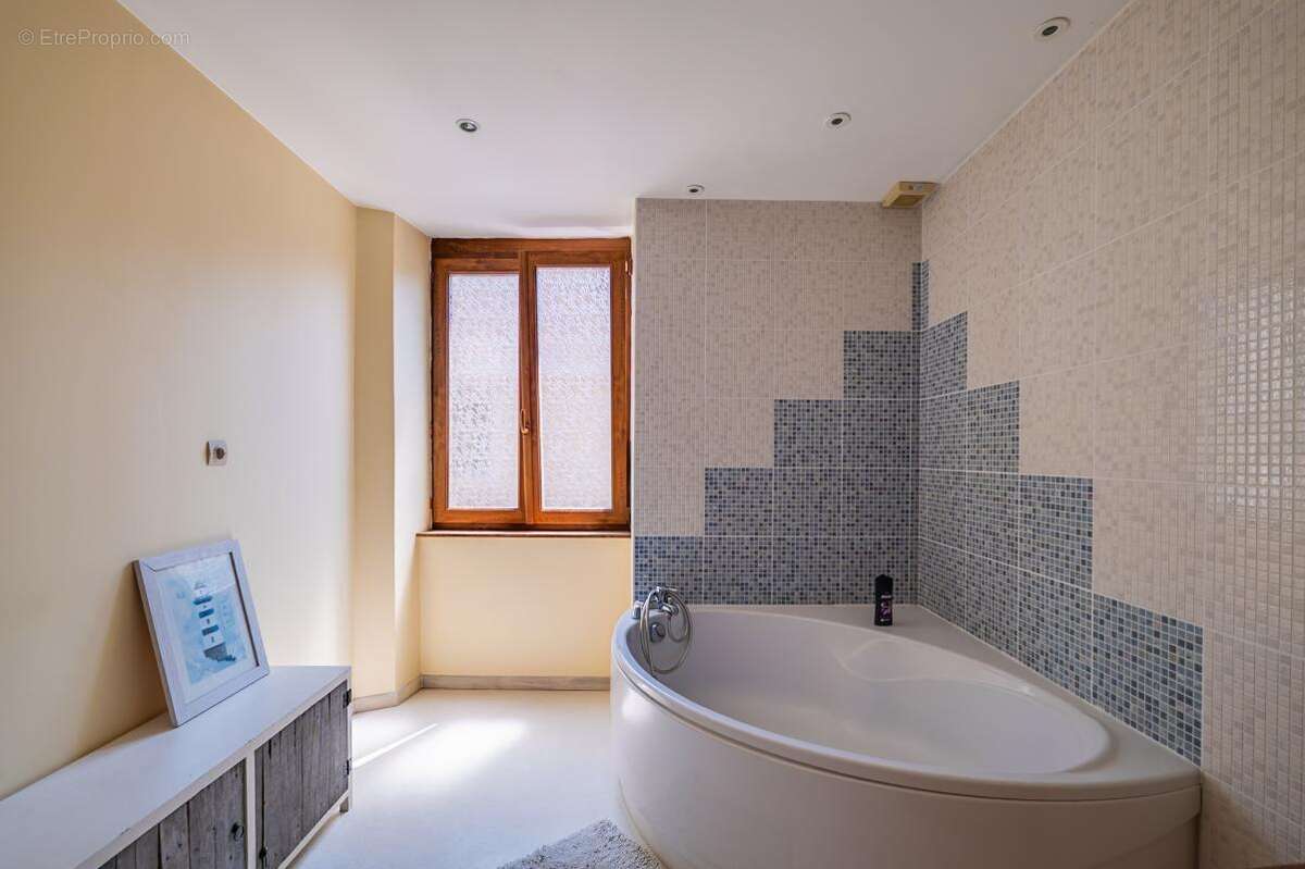 Grande maison de village sans travaux, garage et terrain - photo 8