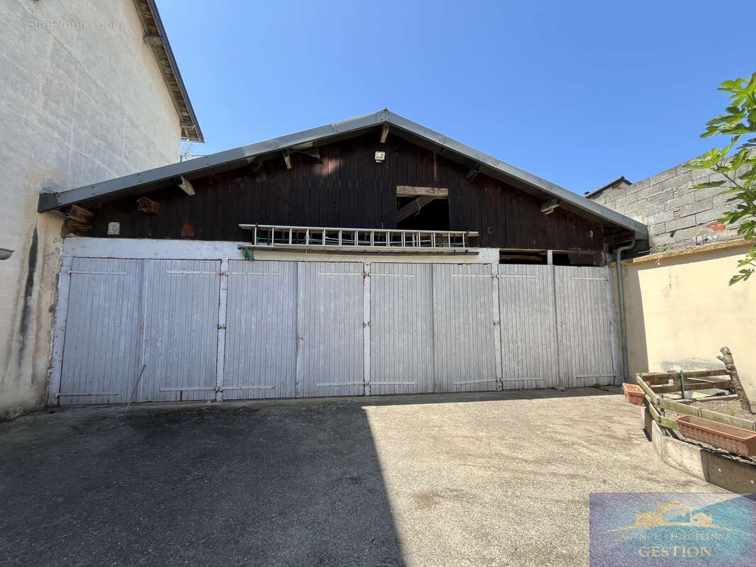 Ensemble immobilier à fort potentiel en centre-ville d’argelès-gazost ! - photo 4
