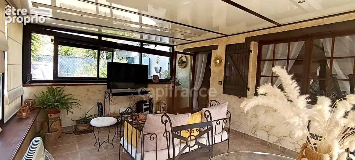 Virginie Masson – Capifrance vous propose cette maison en pierre de 92 m² pleine de charme, située à Seignelay, proche des comme - photo 7