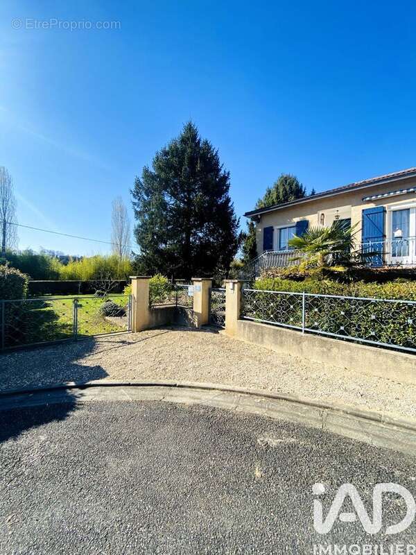 Maison 110 m² à Anglars-Juillac  - photo 2