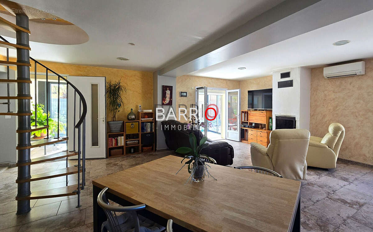 Maison à SAINT-GENIS-DES-FONTAINES