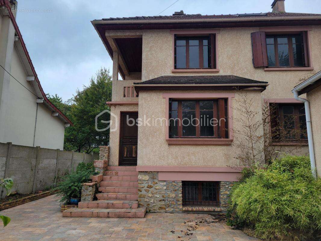 Maison à COMBS-LA-VILLE