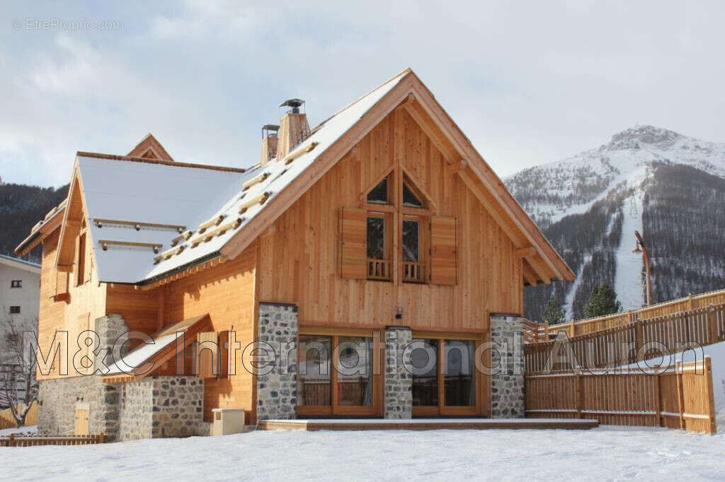 Appartement à SAINT-ETIENNE-DE-TINEE