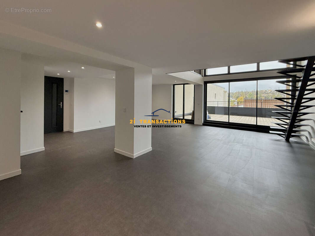 Appartement à LA TOUR-EN-JAREZ