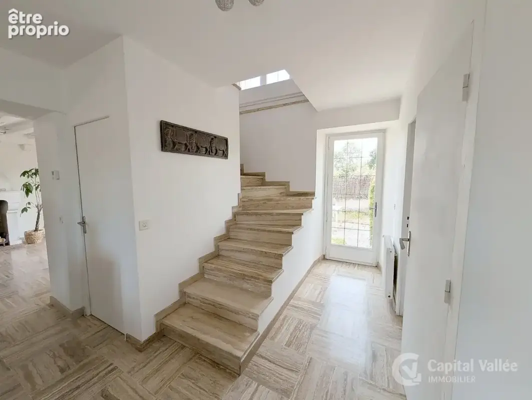 Meulière rénovée, 120 m2, 4 chambres, jardin arboré de 727 m2 et garage, au calme - photo 7