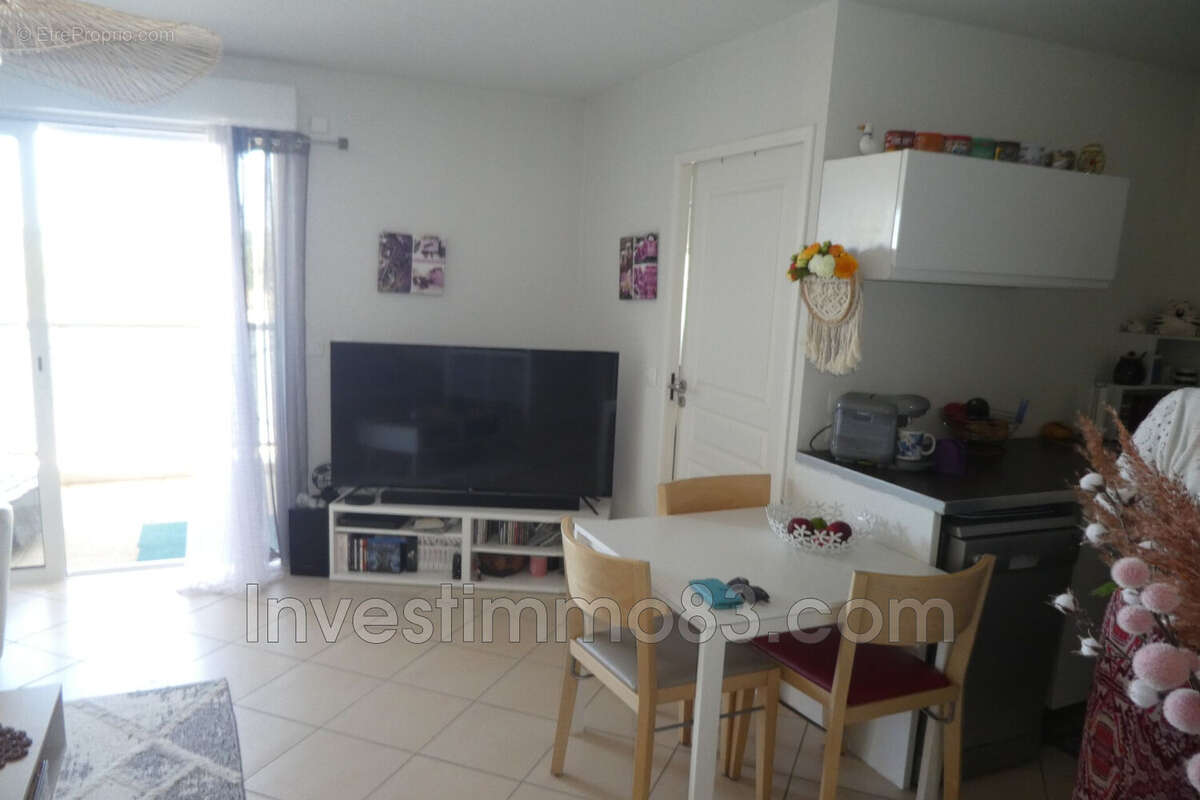 Appartement à SEILLONS-SOURCE-D&#039;ARGENS