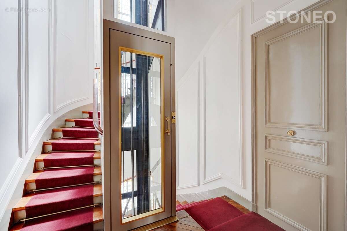 Appartement à PARIS-16E