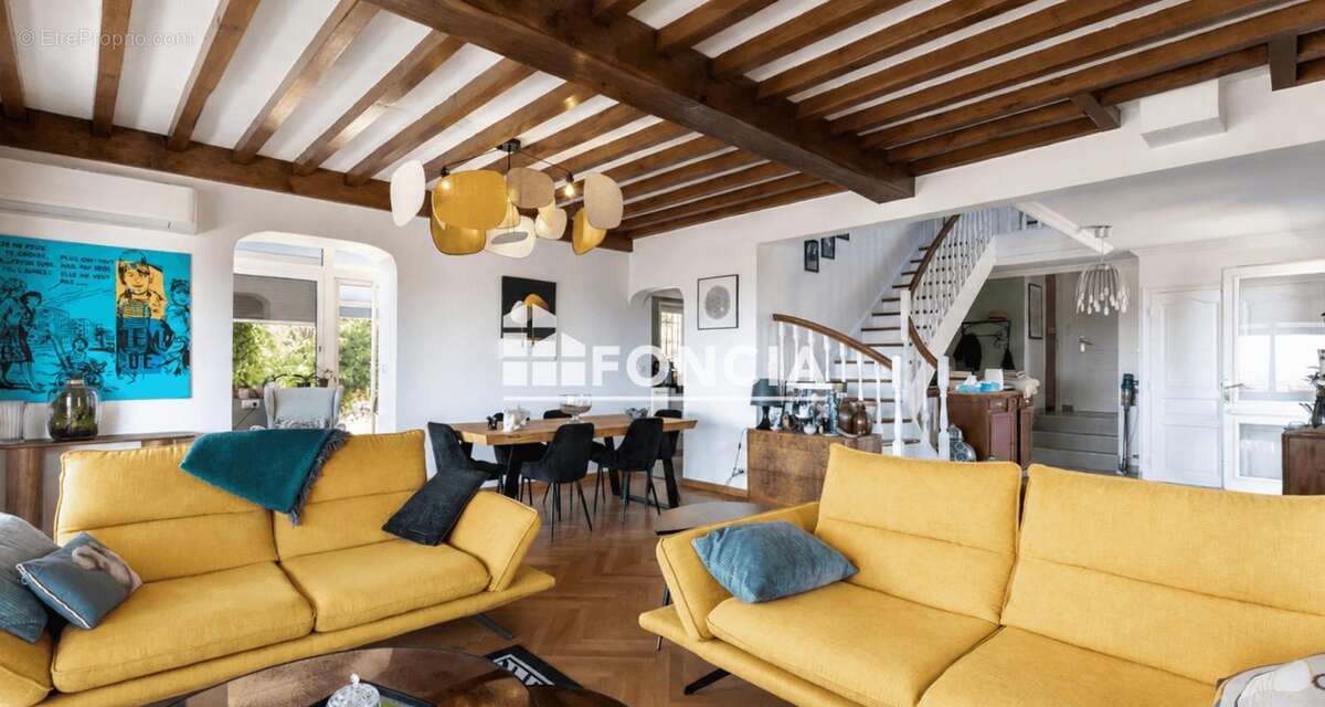 CRÉPIEUX-LA-PAPE – Maison d'architecte 160 m² climatisée avec piscine et vue panoramique - photo 7