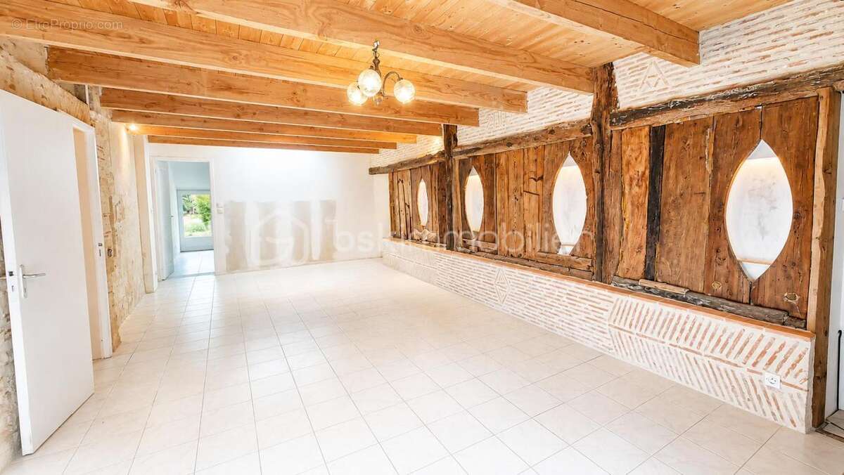  COUP DE CŒUR – Maison familiale avec magnifique parc, chai en pierre 75m² attenant et dépendance non attenante 140m² - photo 6