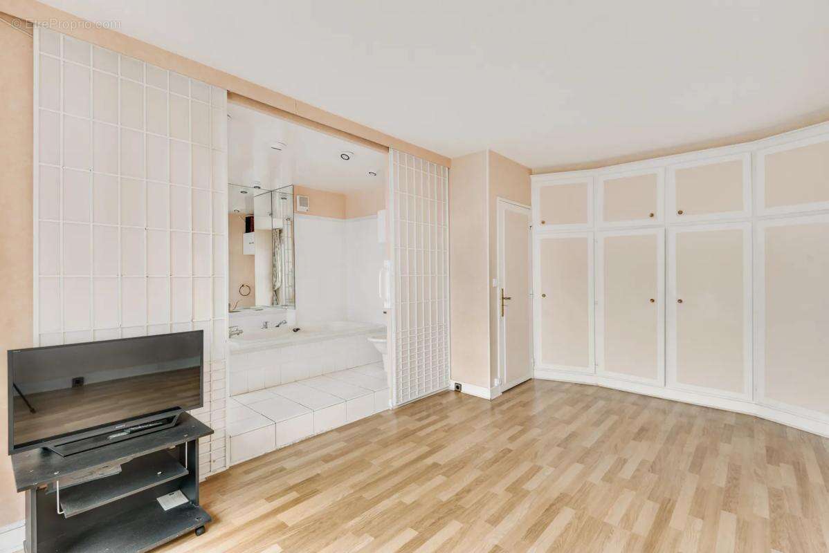 Appartement à PARIS-20E