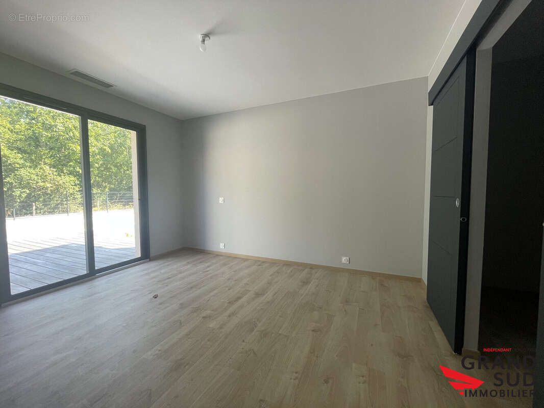 Maison 163 m² à Saint-Aubin-De-Medoc  - photo 4